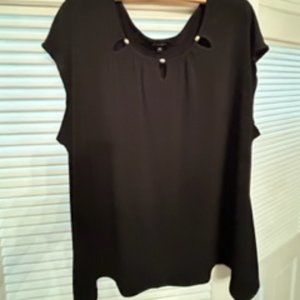 All about fun with this top!  Silver accents at neckline! GORGEOUS!!!! Size 3x !